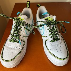 AIR FORCE 1 LOW "Worldwide White Blue Fury Volt"